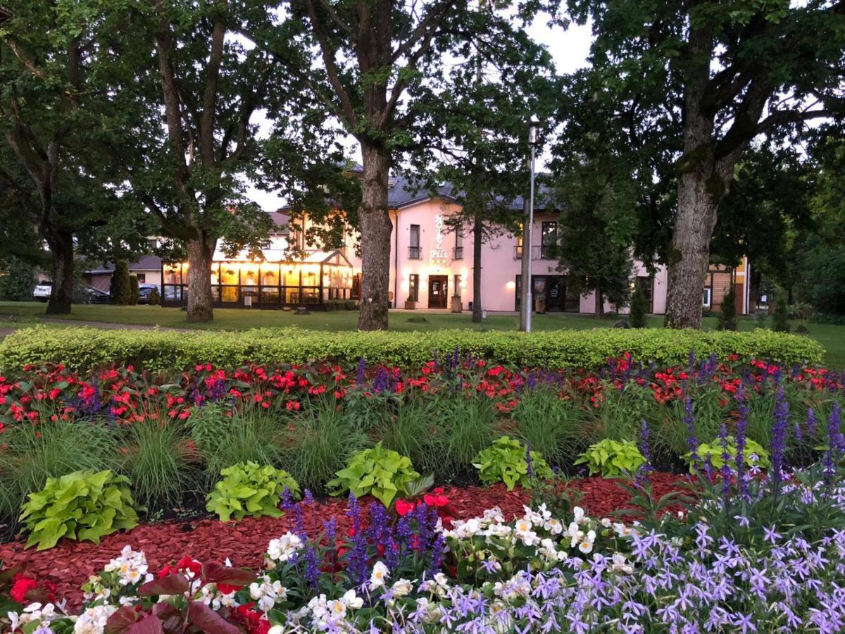 Hotel Pils With Self-Check In Sigulda Kültér fotó